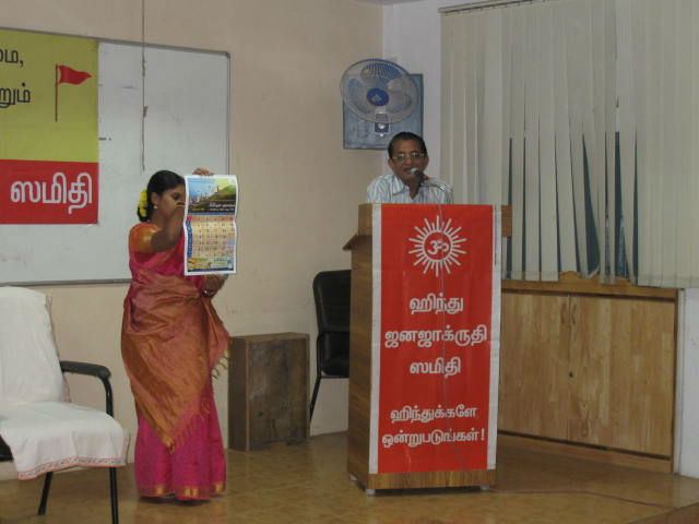 Mr. Sampat Kumar explaining the significant features of Sanatan Panchang